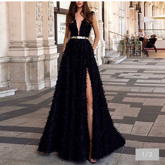 Gorgeous slit dress - Picture 2 of 2